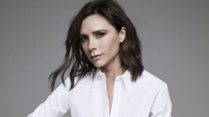 H Victoria Beckham ποζάρει με την αδερφή της και μοιάζουν σαν δυο σταγόνες νερό