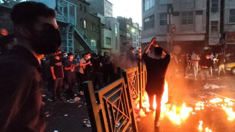 Οι ιρανικές δυνάμεις ασφαλείας συνέλαβαν ακτιβιστή και δημοσιογράφο