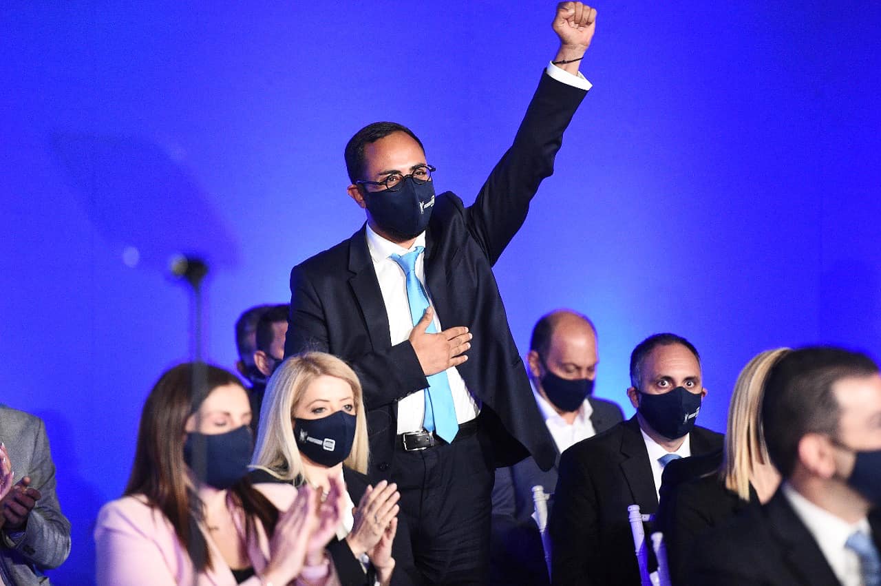 Ποιητής: Παραιτείται από τη θέση του στον ΔΗΣΥ, στηρίζει Χριστοδουλίδη