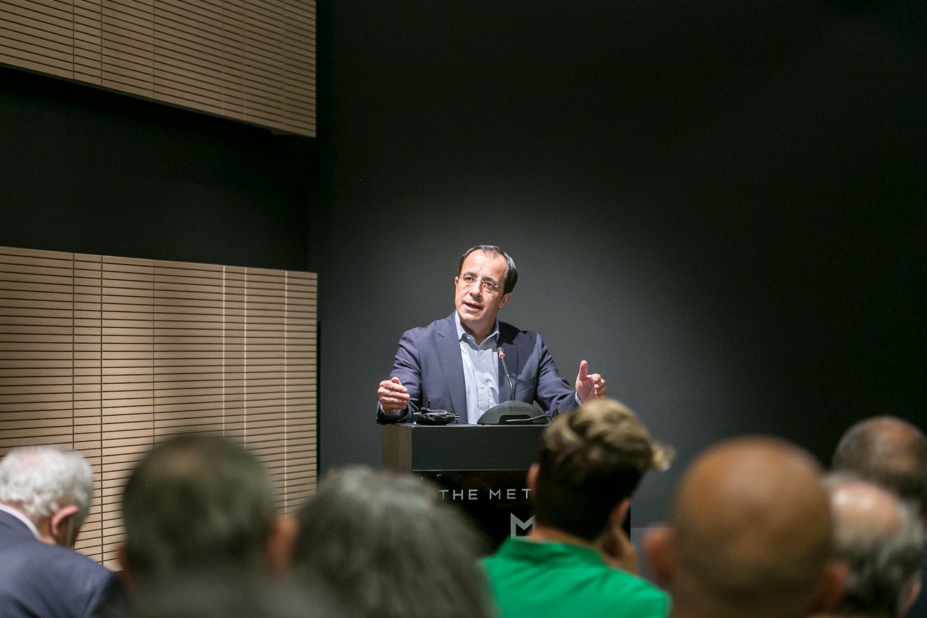 Υποψηφιότητα Χριστοδουλίδη: Η πρόκληση του συντονισμού με τα κόμματα