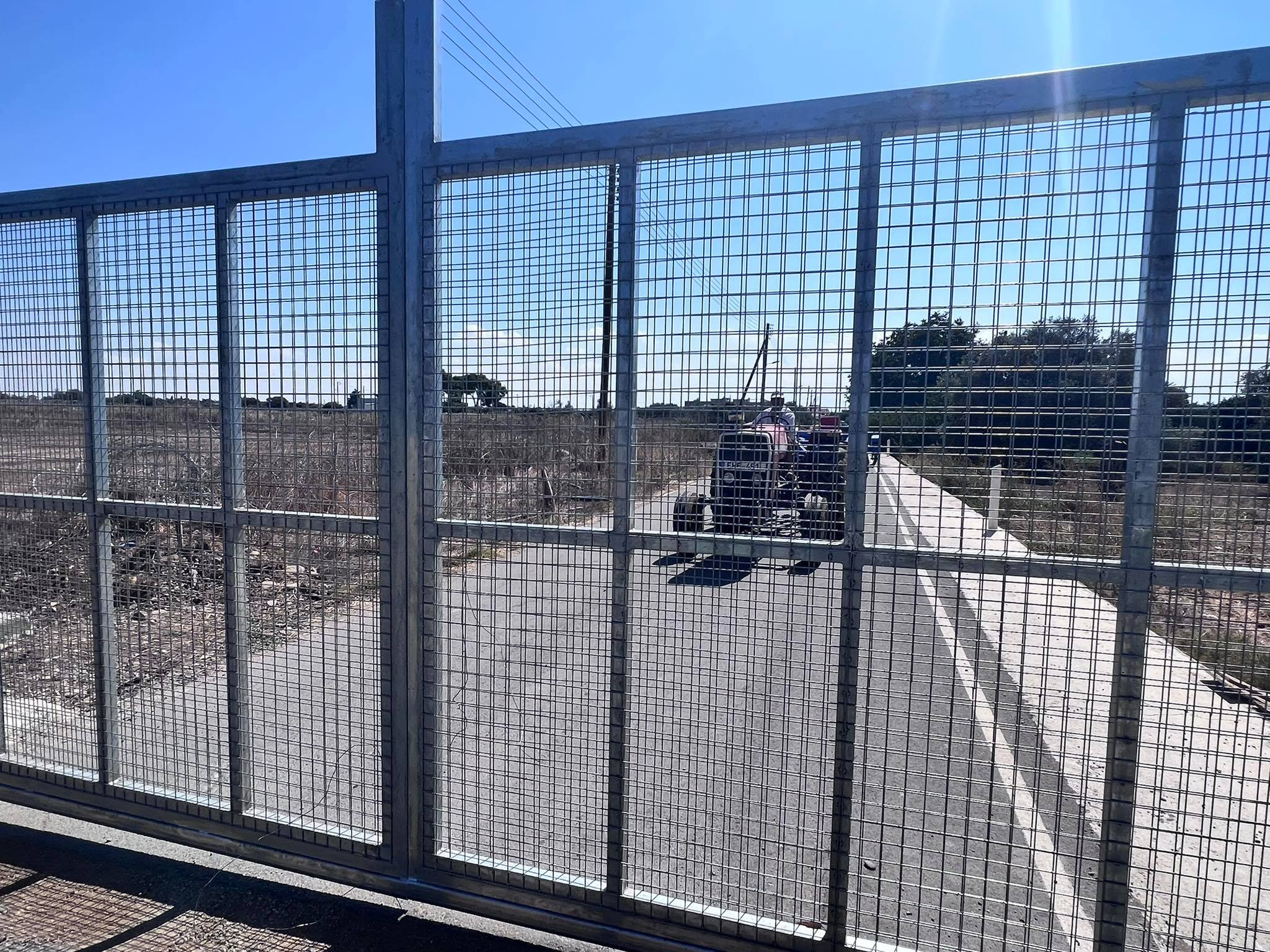 Ο αντιμεταναστευτικός φράχτης…της οργής: Στους δρόμους για τα συρματοπλέγματα