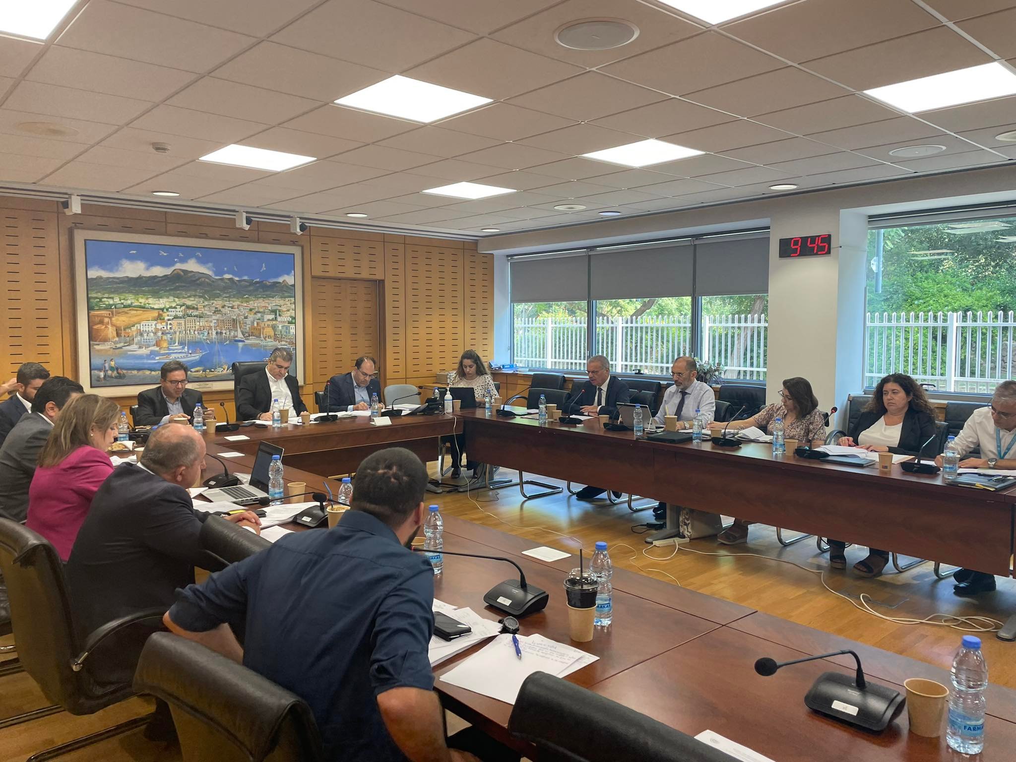 Σοβαρές καταγγελίες στη Βουλή για τ/κ, ζητούν μίζες και παραχωρούν εξοχικά