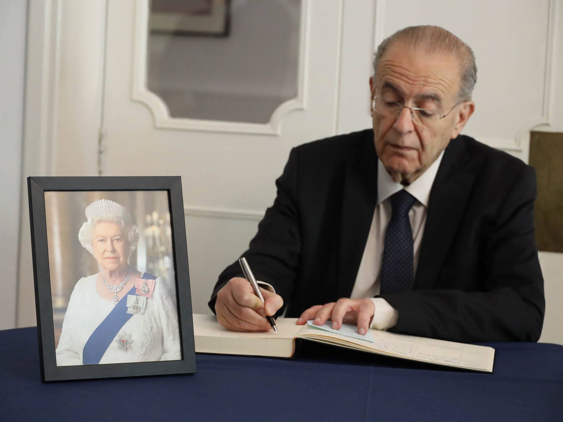 ΥΠΕΞ: Η κληρονομιά που αφήνει η Βασίλισσα θα είναι αξιοσέβαστη επί μακρόν