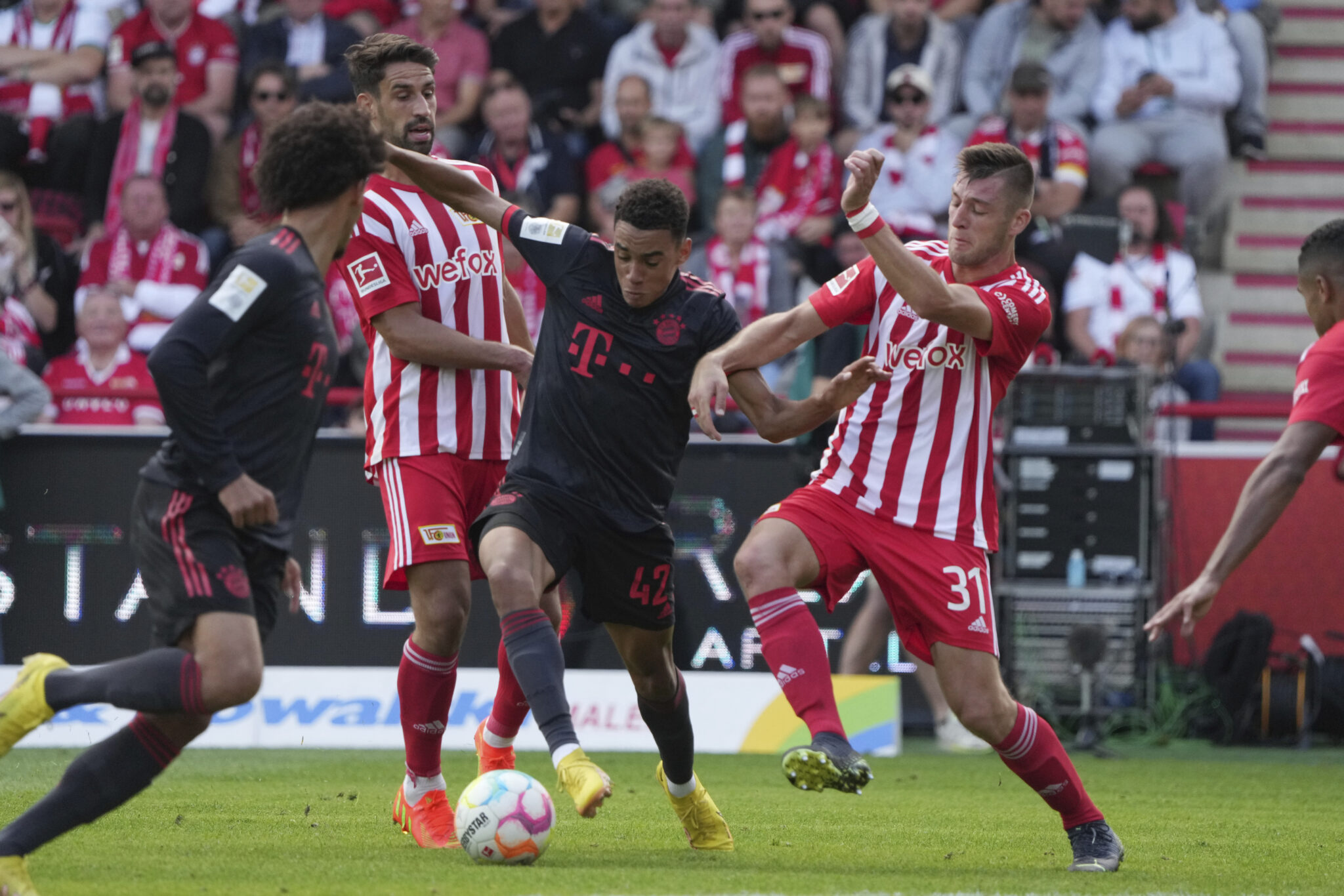 «Γκέλαρε» και στο Βερολίνο η Μπάγερν, τρίτη σερί νίκη και κορυφή για Φράιμπουργκ