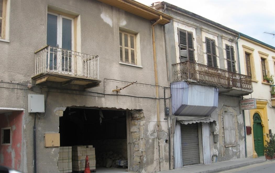 Εξόφθαλμες περιπτώσεις στη λίστα με ονόματα και διευθύνσεις των τ/κ περιουσιών