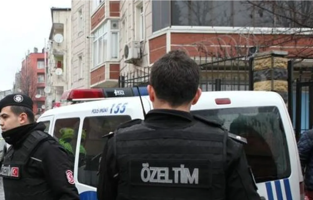 Αναστάτωση στην Κωνσταντινούπολη: Ένοπλος τραυμάτισε δύο αστυνομικούς