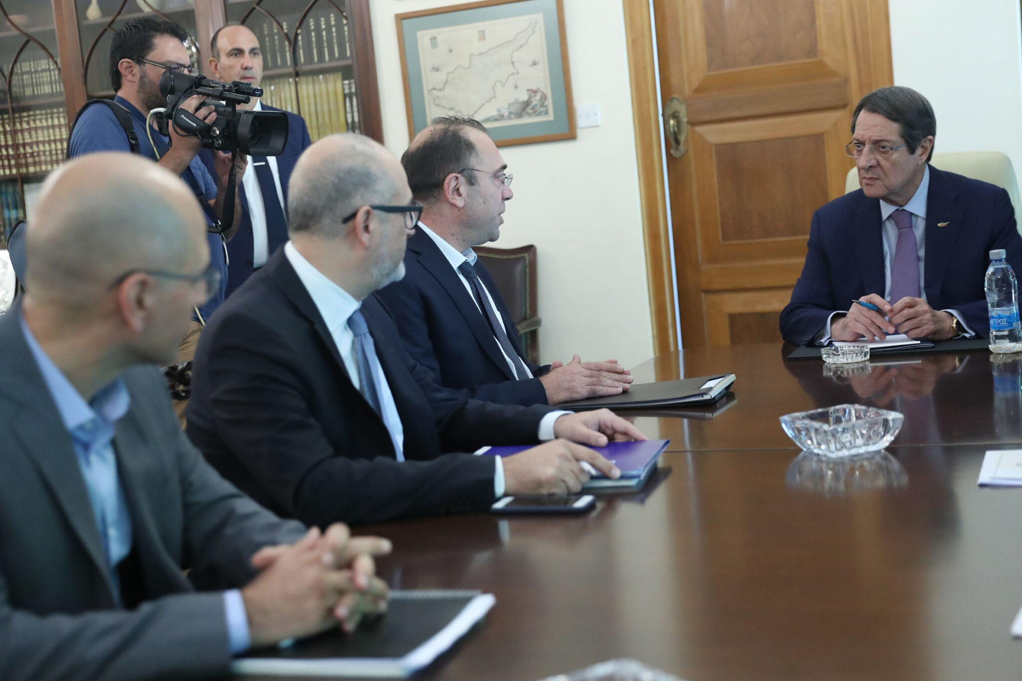 Μετά το πόρισμα για ασυμβίβαστο, ο ΠτΔ είπε "ναι" στην παραίτηση Θωμά Αντωνίου