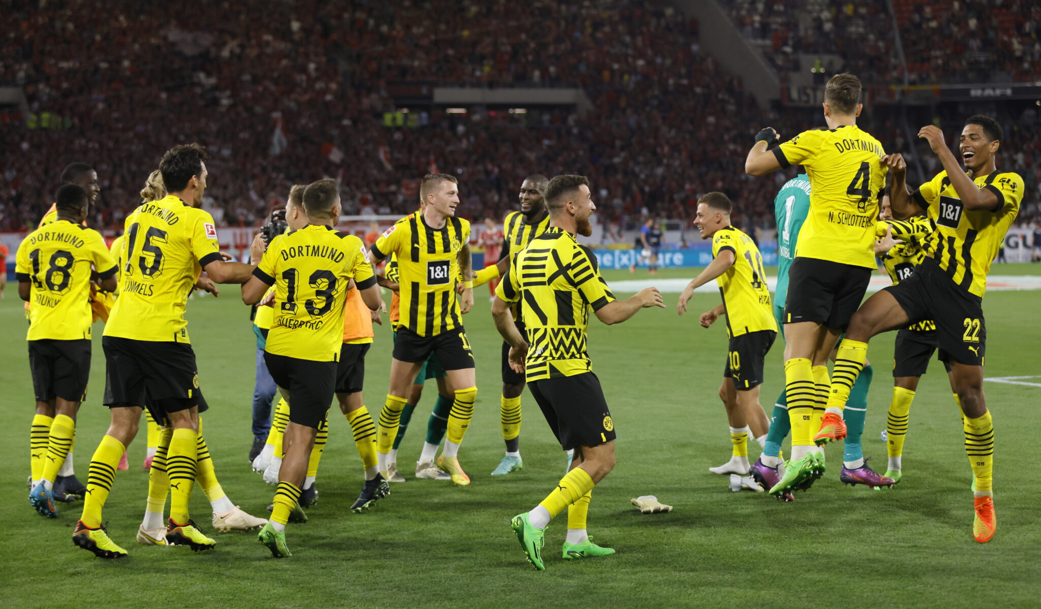 «Λύγισε» τη Χόφενχαϊμ και ανέβηκε στην κορυφή η Ντόρτμουντ