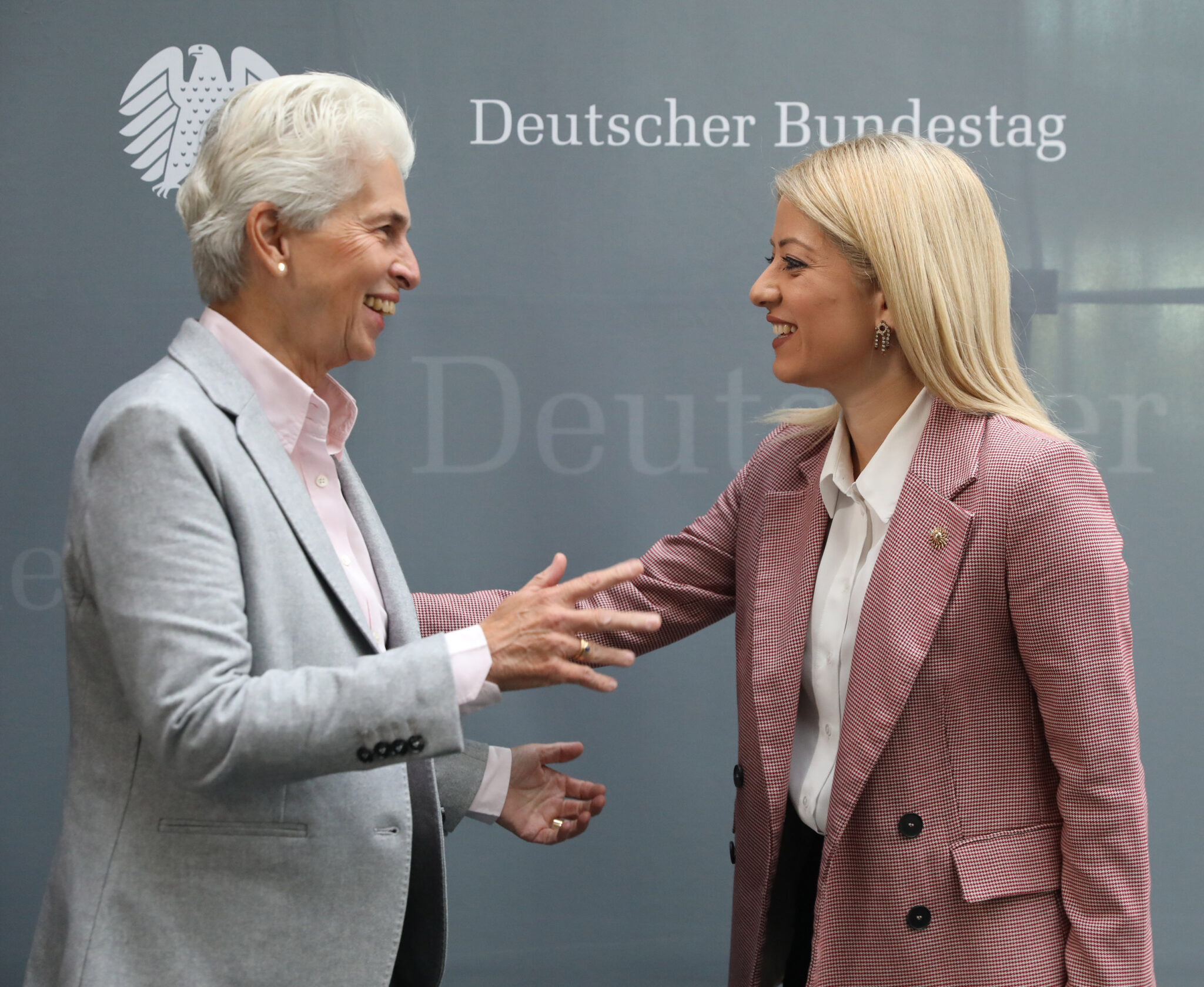 "Δεν είστε μόνοι": Οι αυτοκτονίες, η σημασία της ψυχικής υγείας κι η Ευρώπη