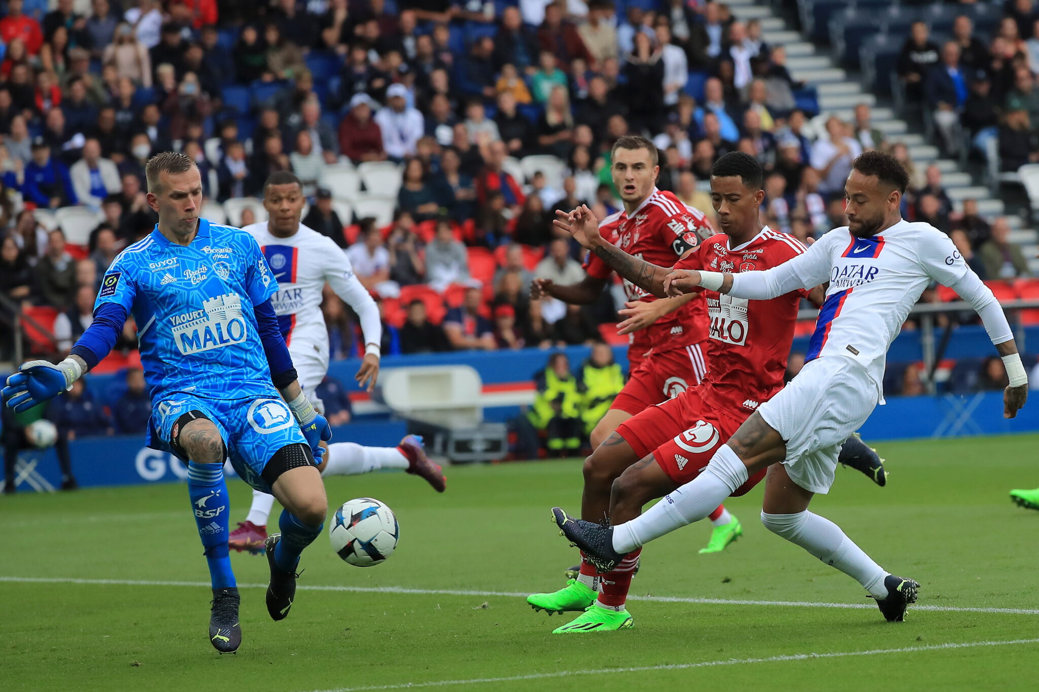 Νεϊμάρ και Ντοναρούμα… έδωσαν τη νίκη στην Παρί κόντρα στην Μπρεστ