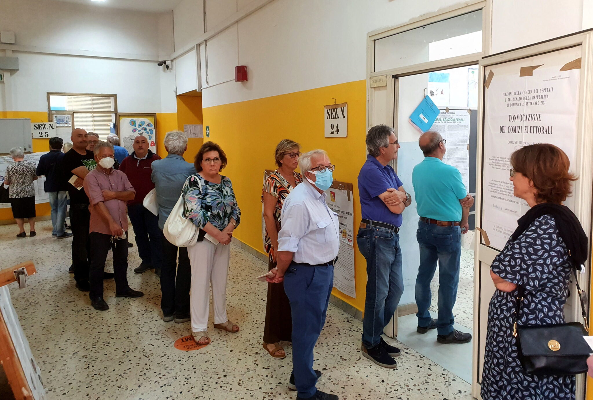 Ιταλία: Μεγάλες ουρές έξω από εκλογικά κέντρα, τα μηνύματα Μελόνι-Ρέντσι