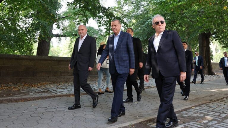 Σόου Ερντογάν στη Νέα Υόρκη: Άρχισε τις επιθέσεις, άλλαξε η ατζέντα Τατάρ