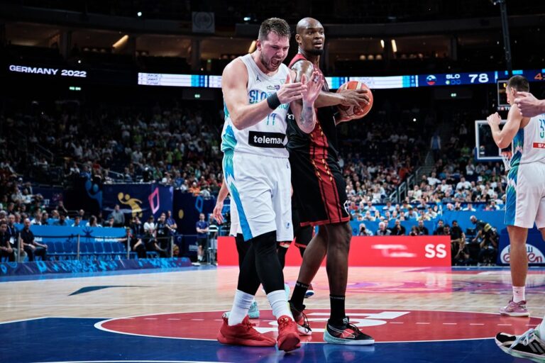 Η Σλοβενία λύγισε στο τέλος το Βέλγιο και «κλείδωσε» τη θέση της στους «8»