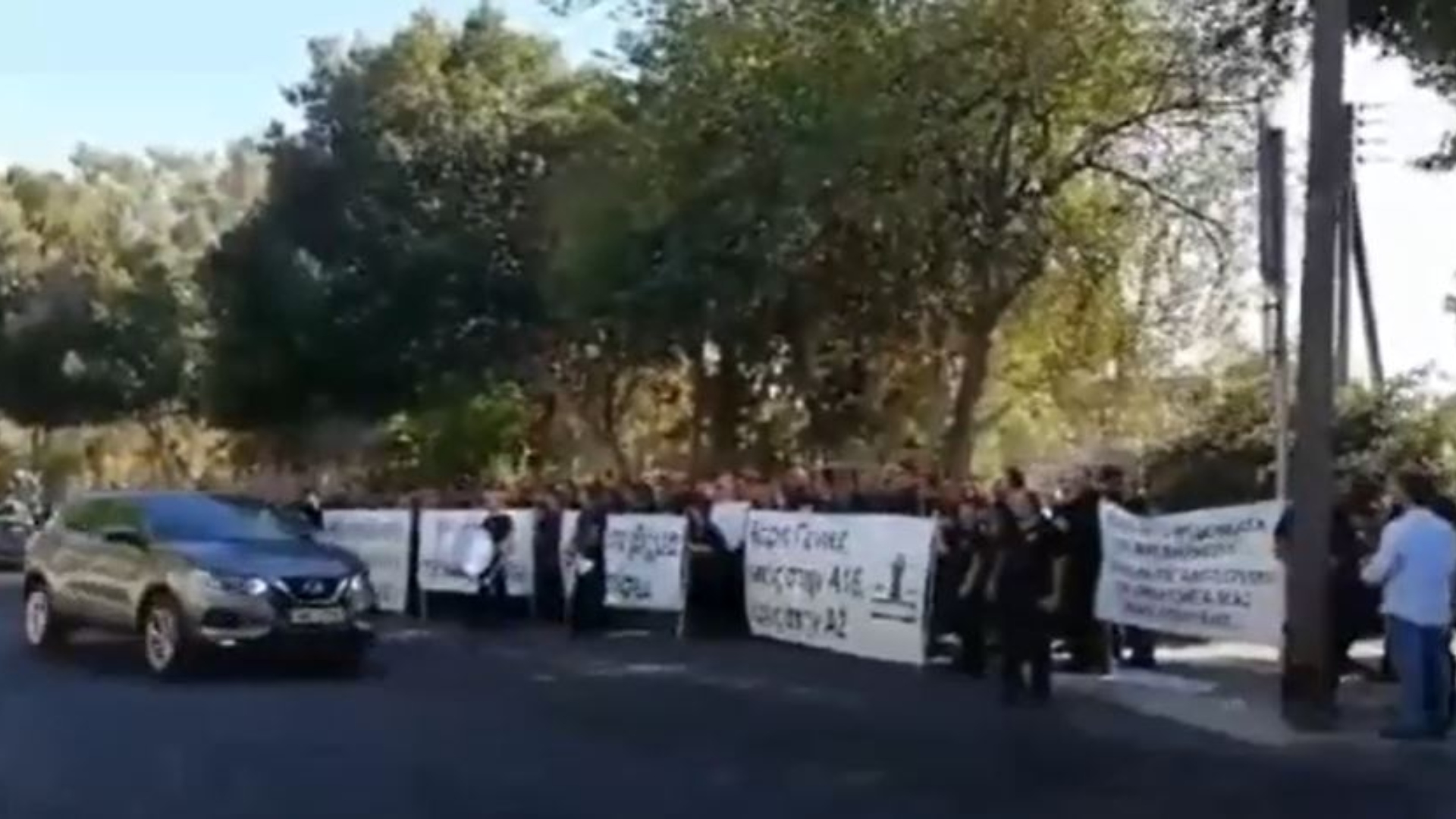 ΒΙΝΤΕΟ: Με τύμπανα και συνθήματα έξω από τη Βουλή οι δεσμοφύλακες της "Ισότητα"