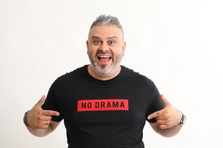 Βρέθηκαμε στα backstage των γυρισμάτων του νέου τρέιλερ του Louis Night Show!