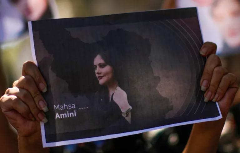 Πατέρας Αμινί διώχνει Μουλά: «Τη σκοτώσατε για δύο πλεξούδες τρίχες» (ΒΙΝΤΕΟ)