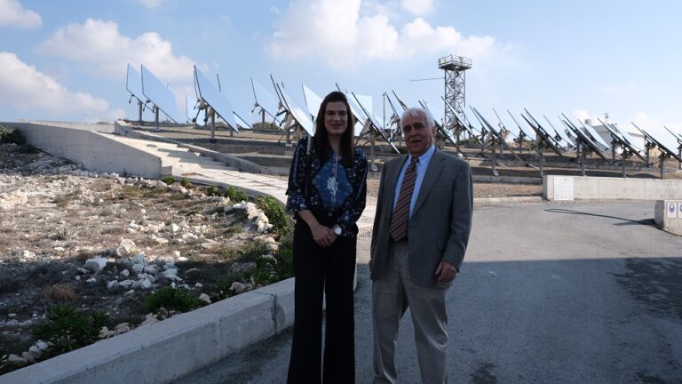 Επίσκεψη Υπ. Ενέργειας στο πρωτοποριακό Εργαστήριο Ηλιακών Εφαρμογών «ΠΡΩΤΕΑΣ»