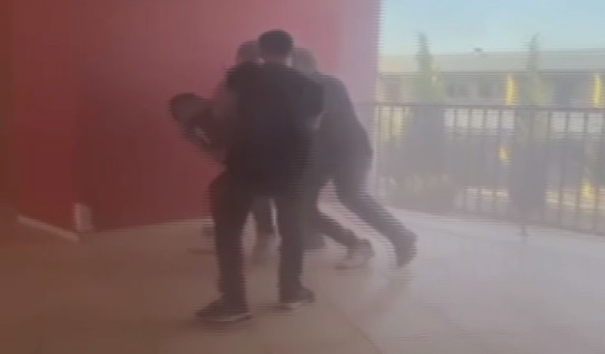 Βίντεο ντοκουμέντο: Άσκηση βίας από τον Διευθυντή Λυκείου καταγγέλλει μαθητής