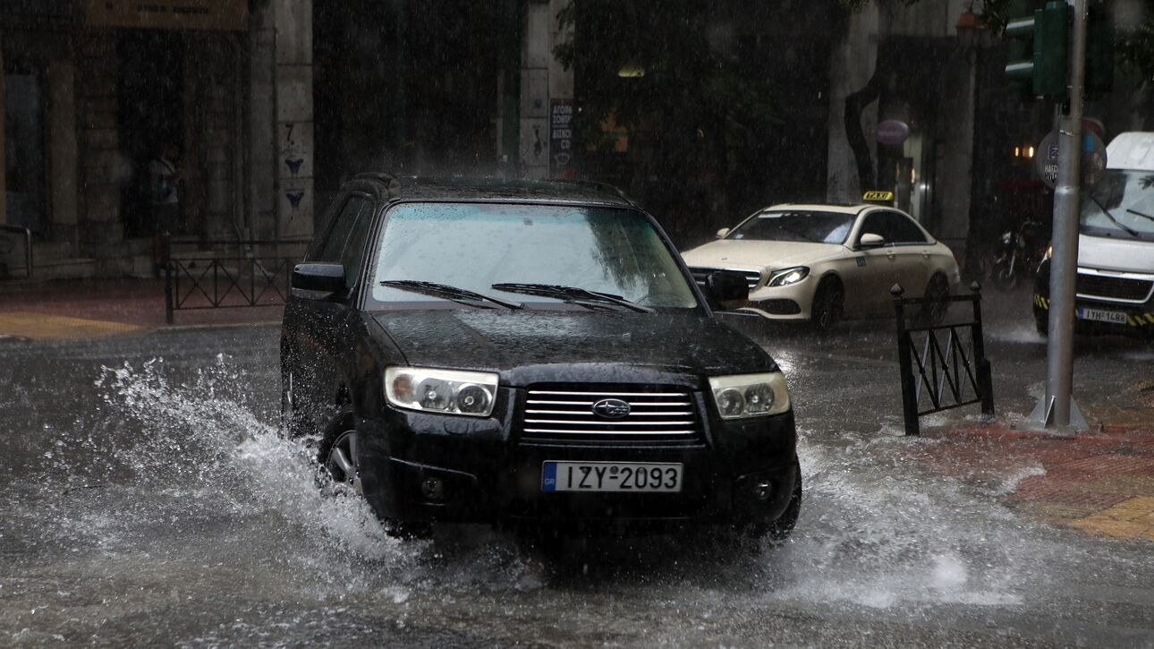 Κακοκαιρία: Πλημμύρισαν δρόμοι στη Θεσσαλονίκη