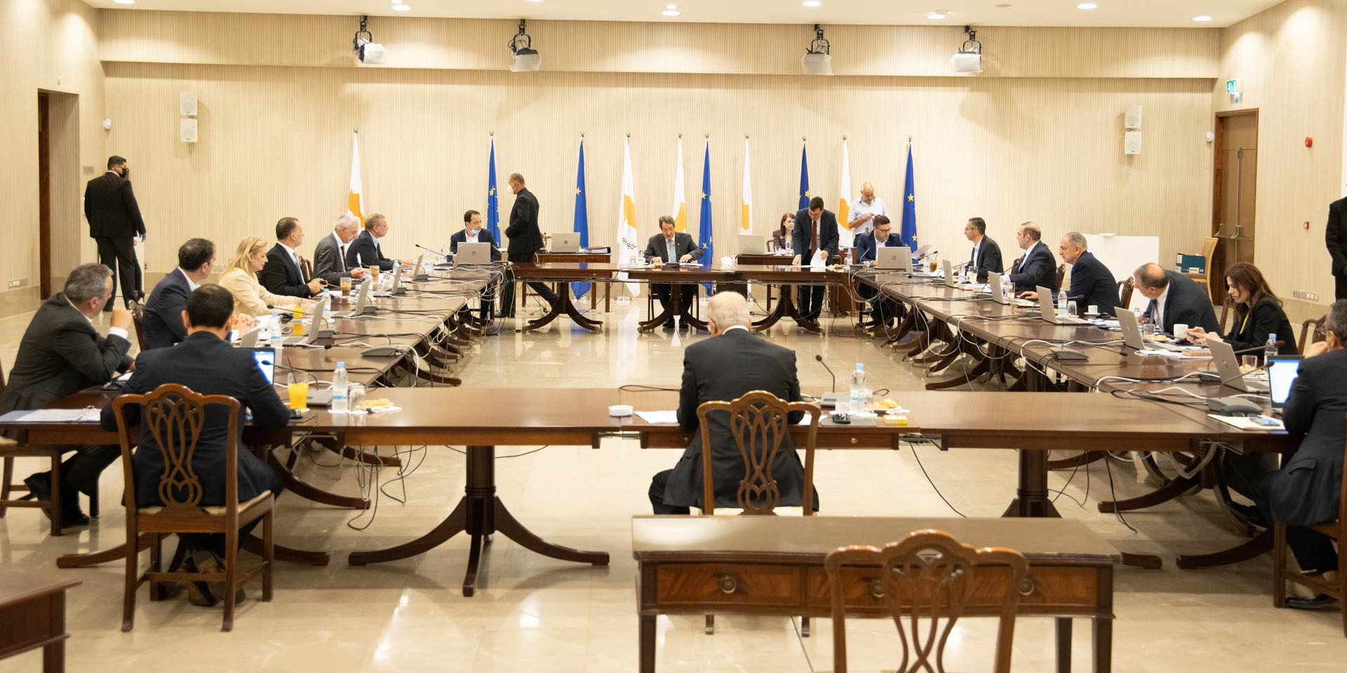 Στο Υπουργικό ν/σ που δίνει εξουσία στον ΥΠΟΙΚ να βάλει βέτο σε ξένες επενδύσεις