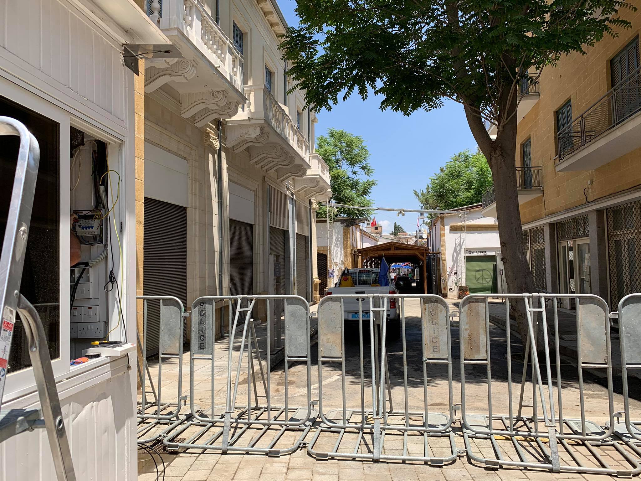 Έπιασαν επ' αυτοφώρω αστυνομικό να μεταφέρει μετανάστες από τα κατεχόμενα