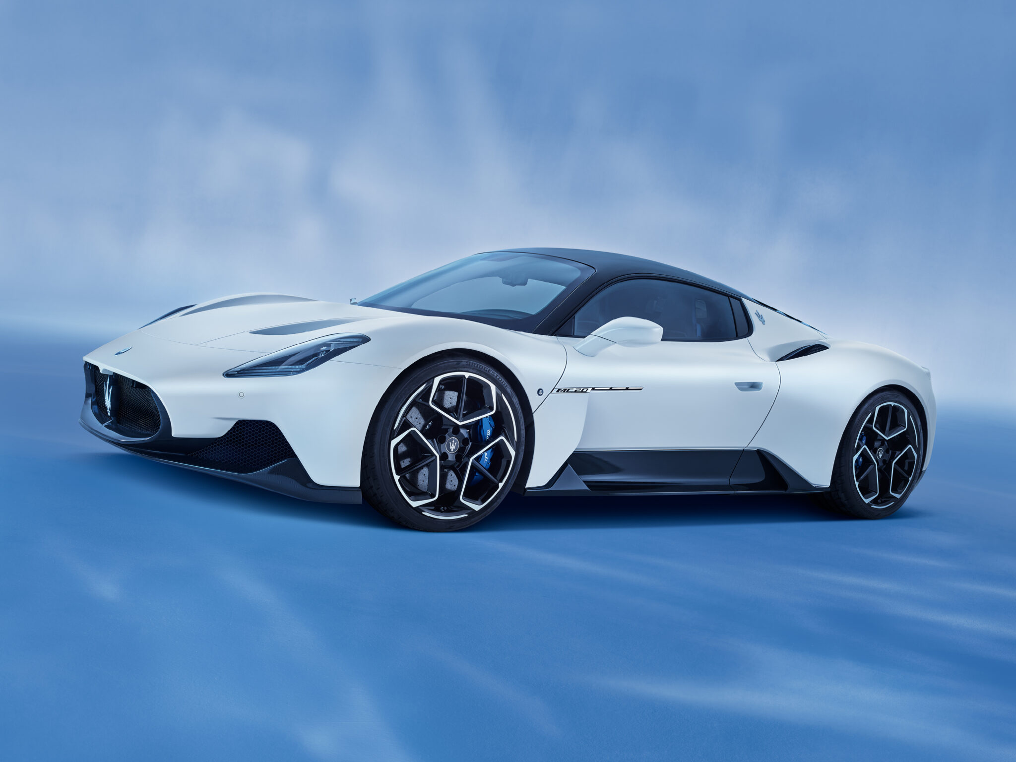 H εντυπωσιακή Maserati MC20 κάνει την επίσημη εμφάνιση της στην Κύπρο