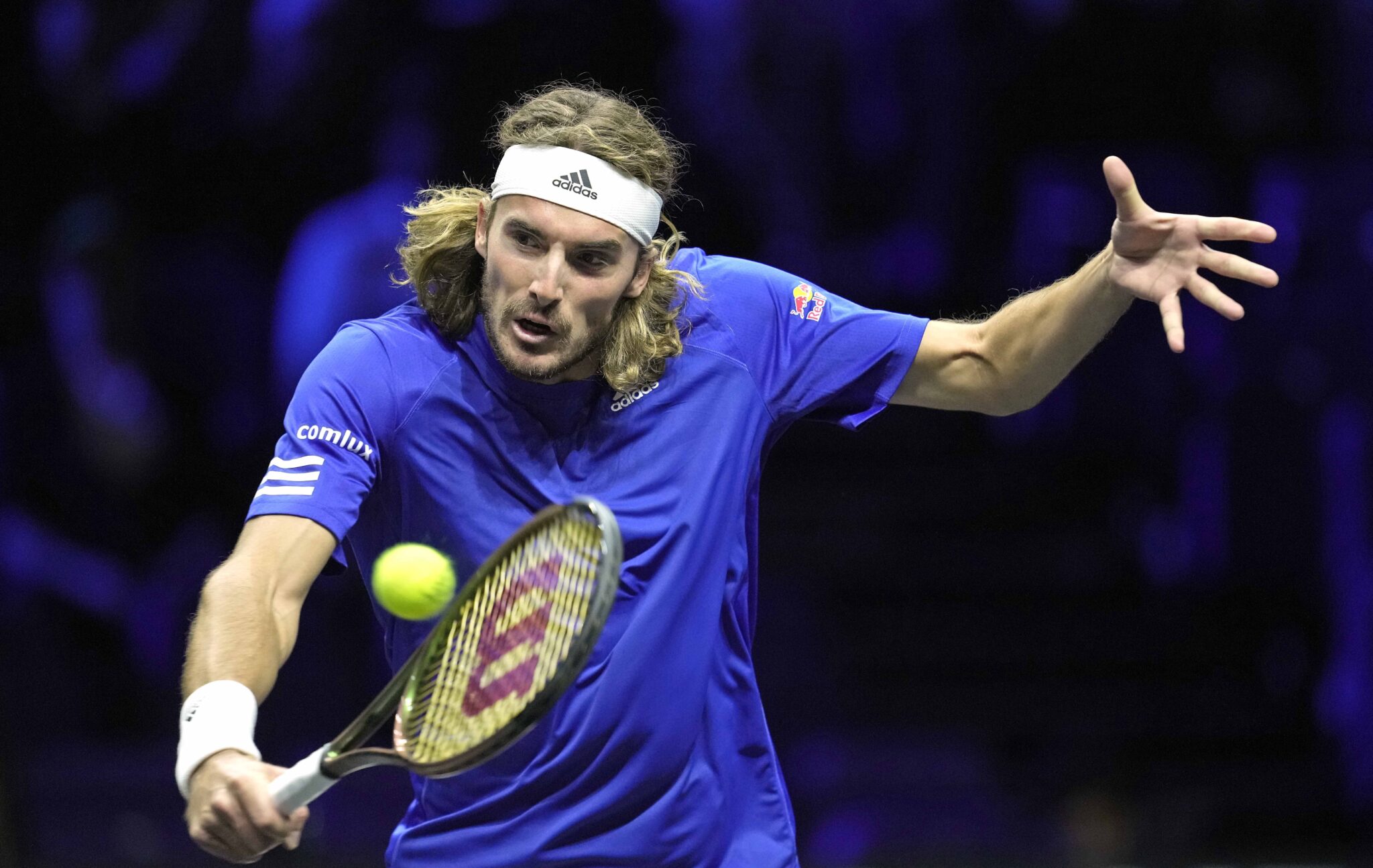 «Σκούπισε» και πέρασε στα ημιτελικά ο Τσιτσιπάς