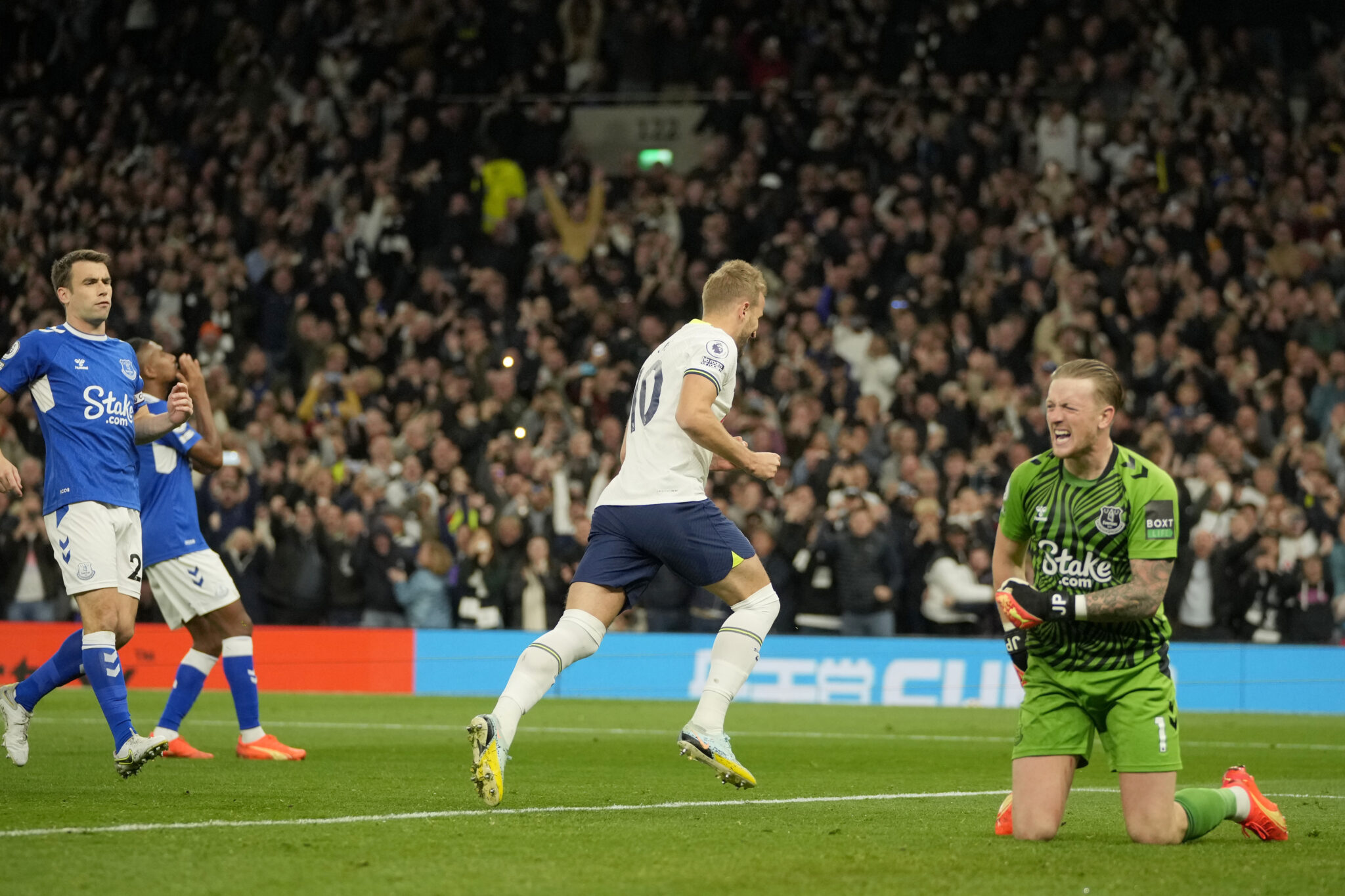 «Καθάρισε» την Έβερτον και… εδραιώνεται στην τετράδα η Τότεναμ