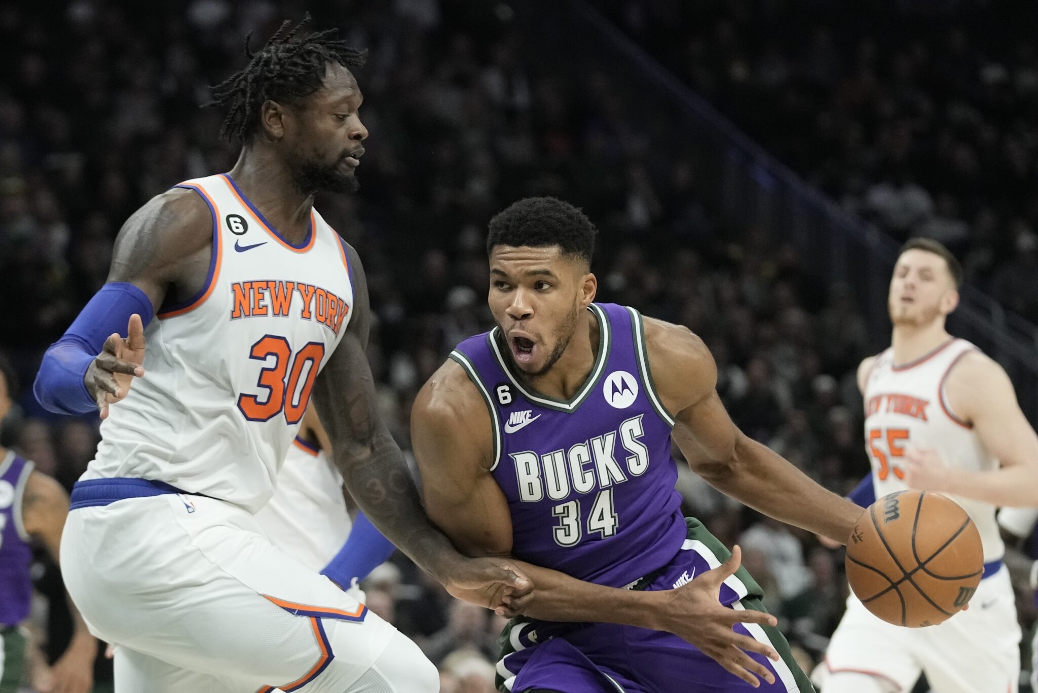 Διέλυσαν και τους Νικς οι Μπακς, με νέο «διαστημικό» Γιάννη