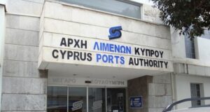 Βγήκαν αναπληρωτές διευθυντές και μπήκαν από την ίδια πόρτα στελέχη εταιρειών