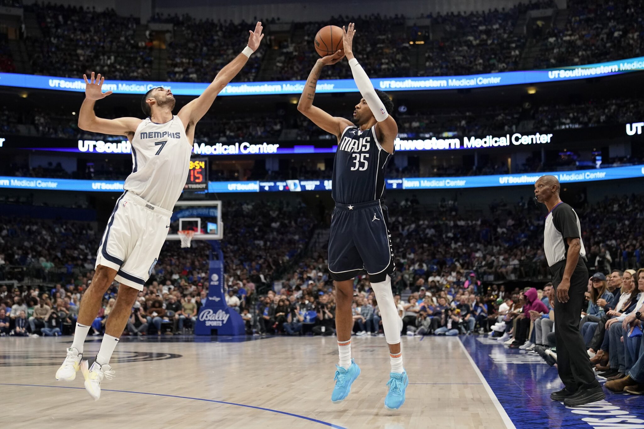 Διέλυσαν τους Γκρίζλις οι Μάβερικς και άρπαξε την ευκαιρία ο Ντόρσεϊ