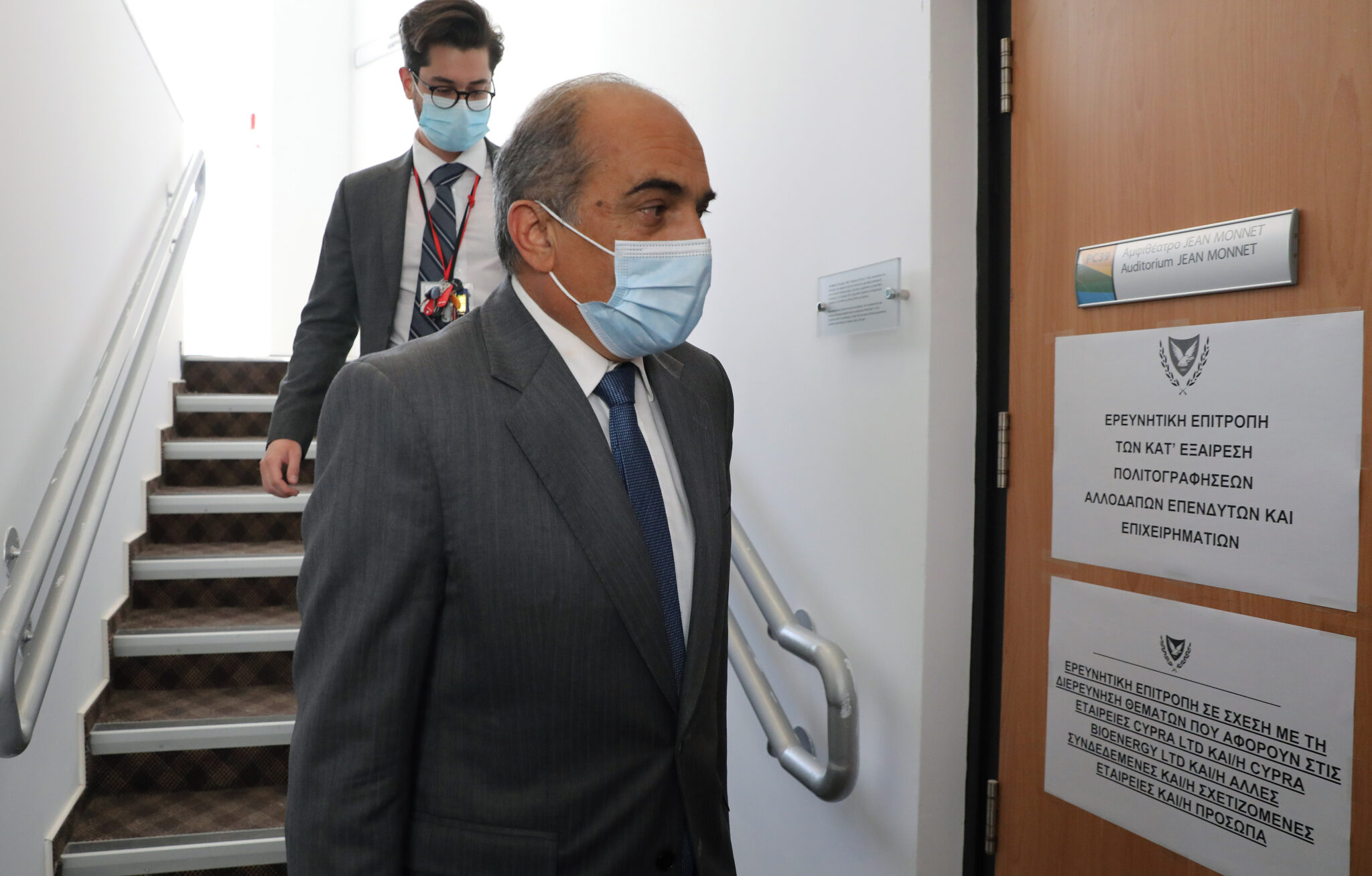 Οι ενστάσεις για μαρτυρικό υλικό ανέβαλαν τη δίκη για το ρεπορτάζ του Al Jazeera