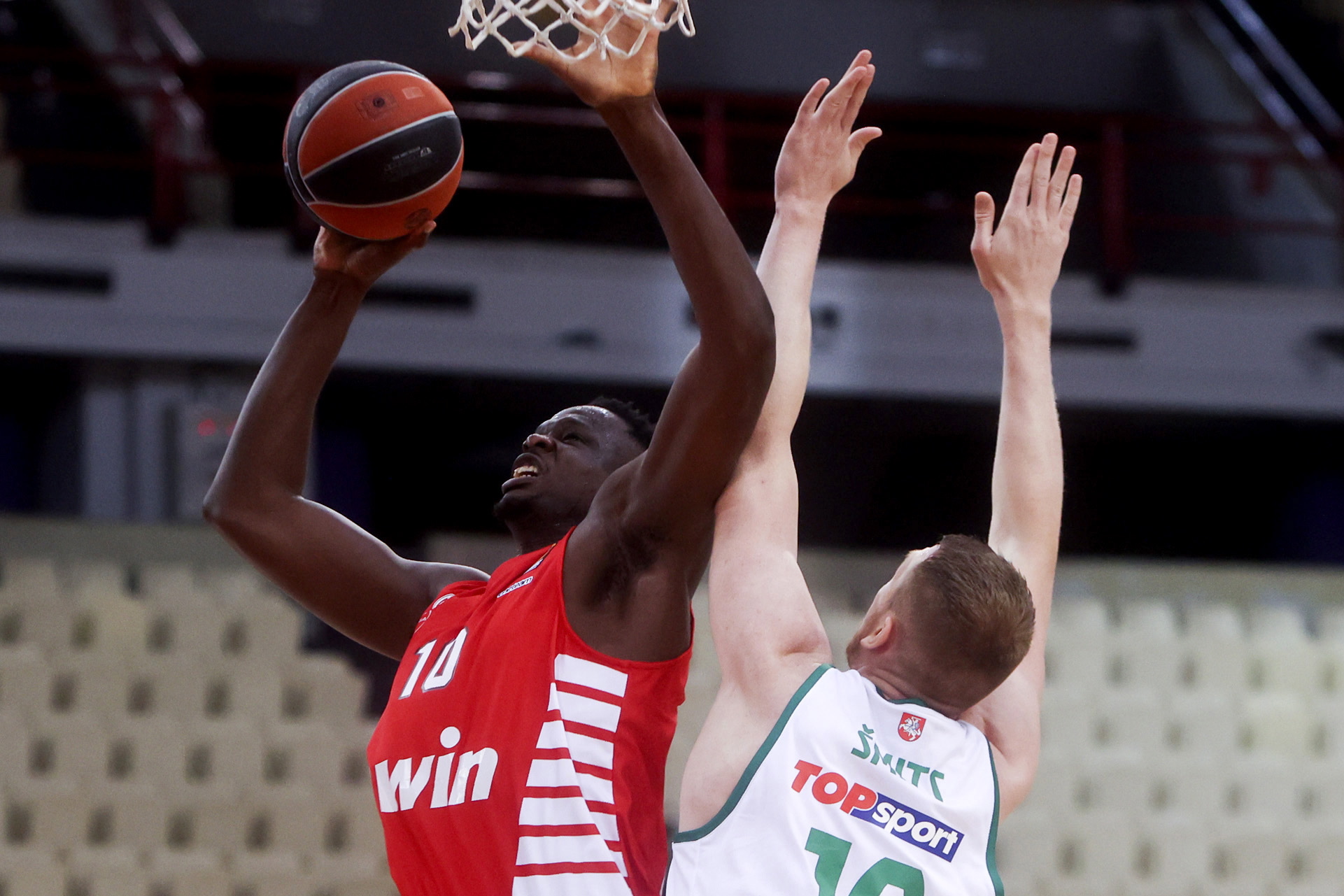 Πολυφωνικός Ολυμπιακός «γονάτισε» τη Ζαλγκίρις στο άδειο ΣΕΦ