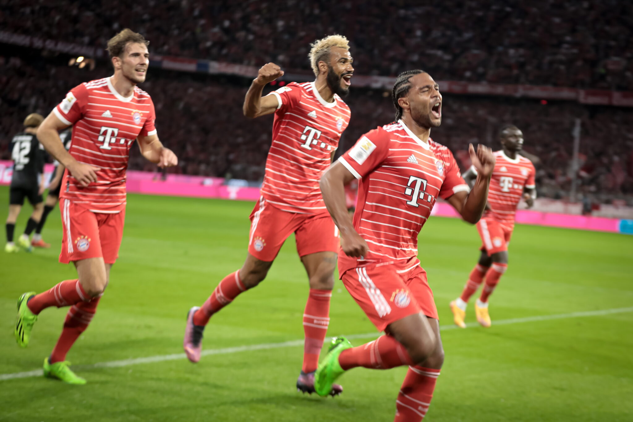 Διέλυσε με πεντάρα και «καυτό» Σανέ τη Φράιμπουργκ η Μπάγερν Μονάχου