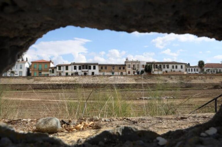 Στο γήπεδο Ταξίμ στη νεκρή ζώνη με τις ευλογίες των Ηνωμένων Εθνών οι Τούρκοι