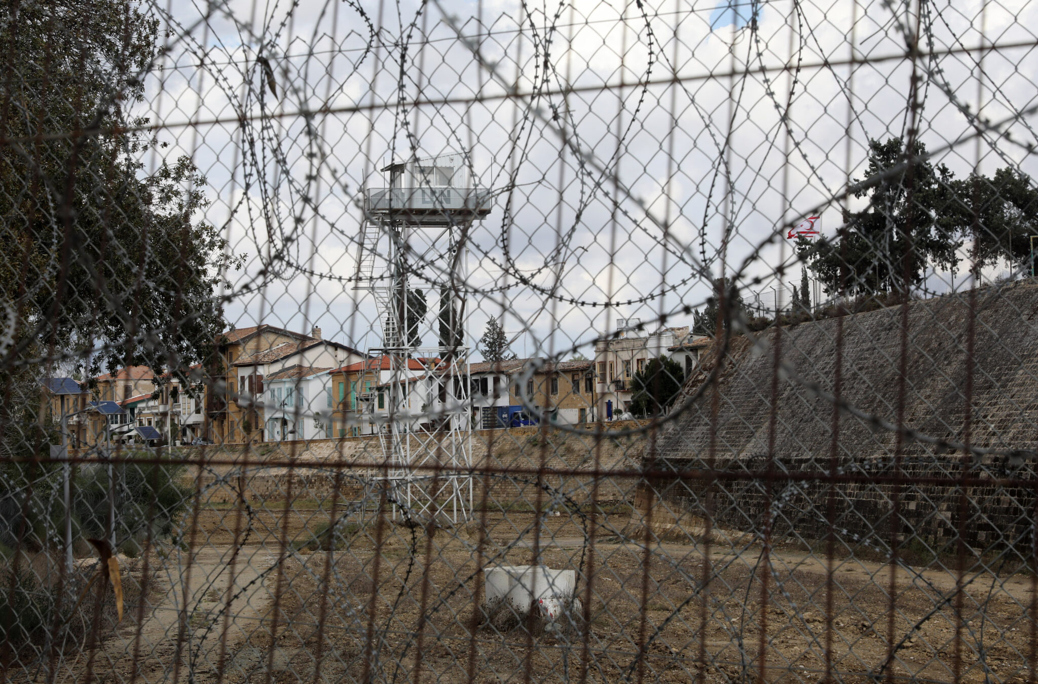 Απαντά η ΟΥΝΦΙΚΥΠ: Δεν αλλάζει το καθεστώς του γηπέδου της Τσετίνκαγια