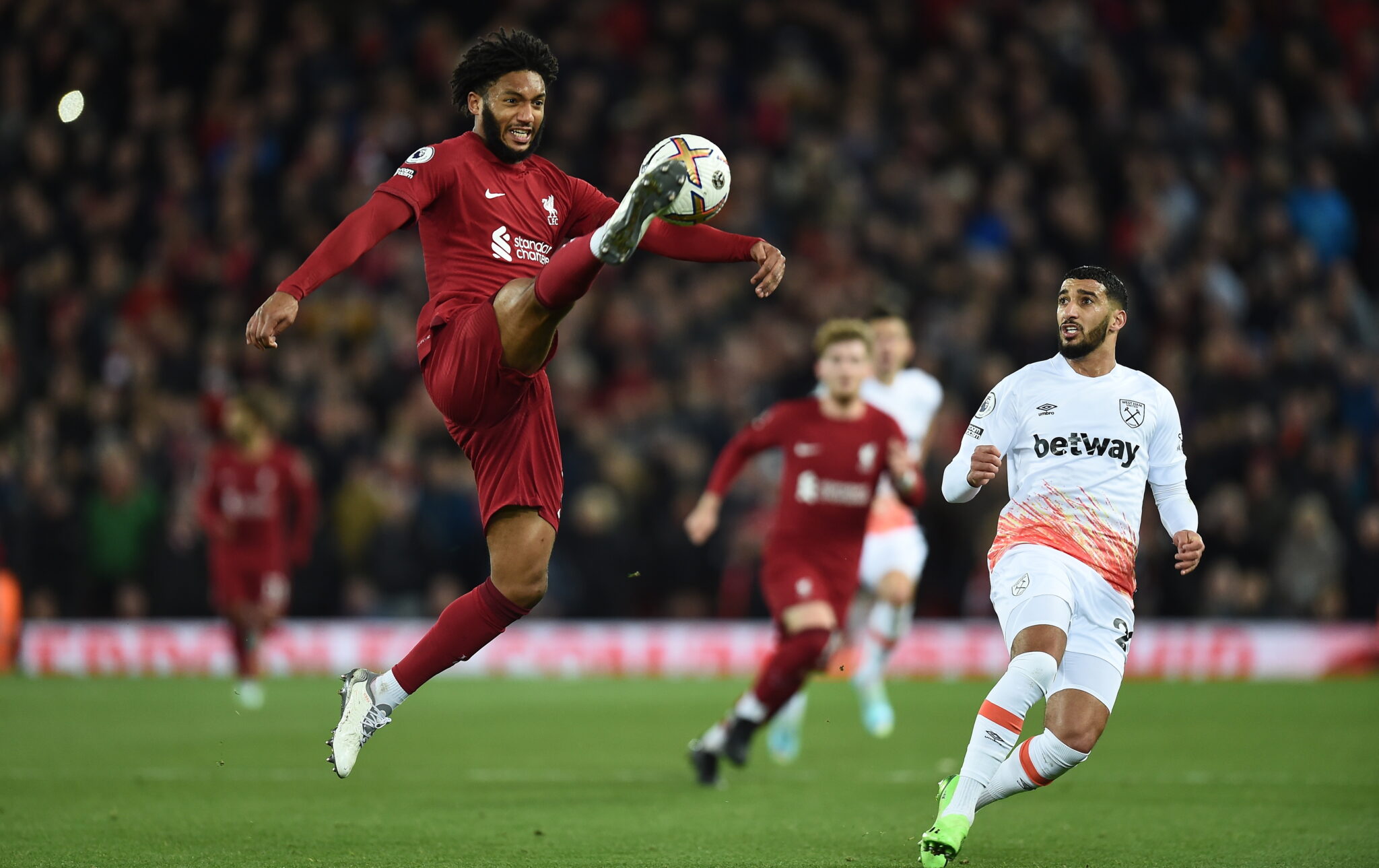 Νίκες… ανόδου για Λίβερπουλ και Νιούκαστλ, «στραβοπάτησε» η Τσέλσι