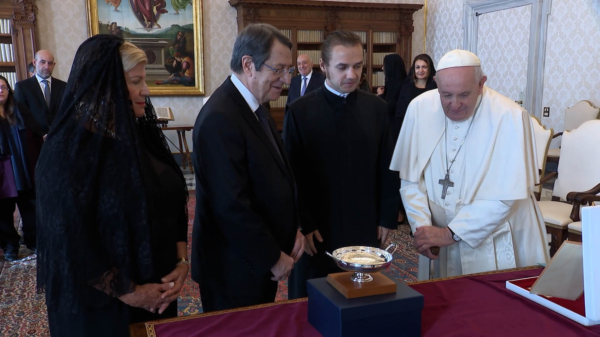 Παρασημοφόρησε τον Πρόεδρο Αναστασιάδη ο Πάπας Φραγκίσκος (ΒΙΝΤΕΟ)