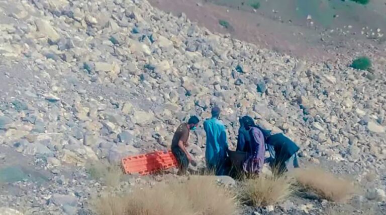 Ινδία: Τουλάχιστον 25 νεκροί από την πτώση λεωφορείου σε φαράγγι