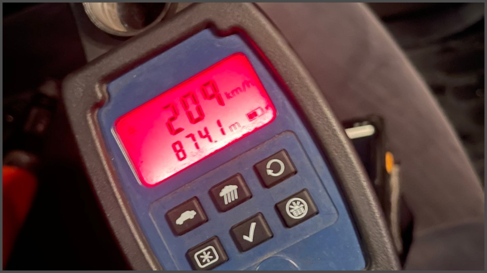 Με στερημένη άδεια αφέθηκε ελεύθερος ο νεαρός οδηγός που "πετούσε" στο highway