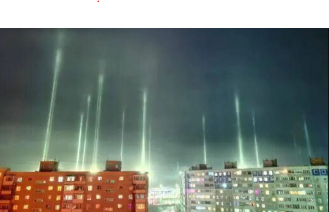 Ρωσία: Σύγχυση από φωτεινές στήλες στον ουρανό, δοκιμή όπλου ή φυσικό φαινόμενο;