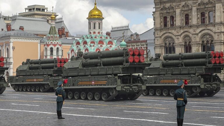 Τζο Μπάιντεν: Ο Πούτιν δεν αστειεύεται όταν μιλά για χρήση πυρηνικών