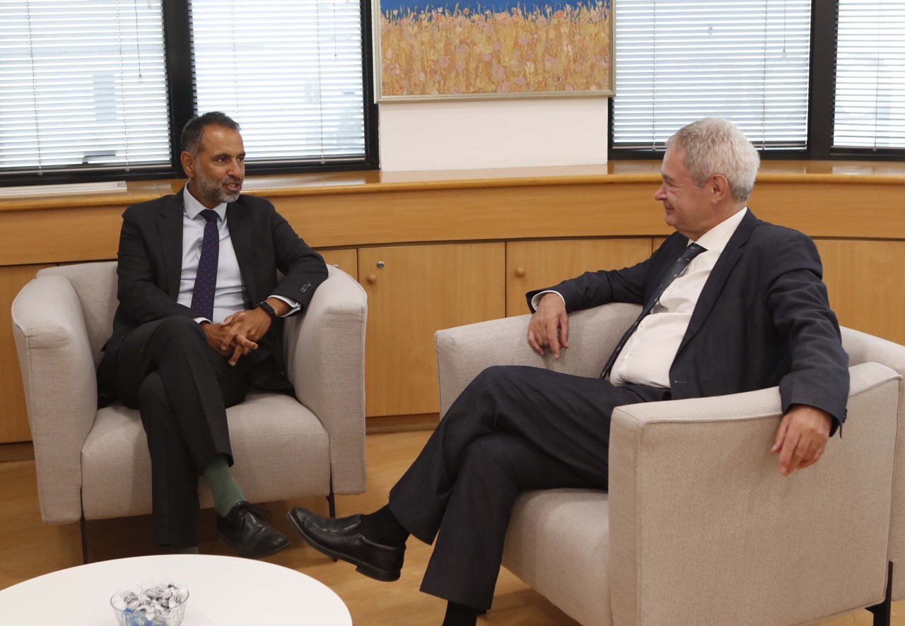 Με τον Βρετανό Ύπατο Αρμοστή συναντήθηκε ο Μαυρογιάννης