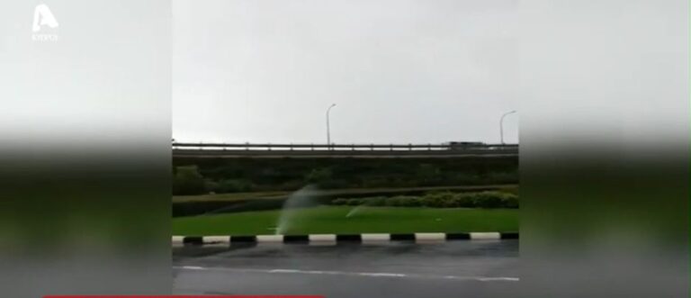 ΒΙΝΤΕΟ: Τι κι αν ρίχνει "καρεκλοπόδαρα"; Το γρασίδι ποτίζεται στον κόμβο του ΓΣΠ