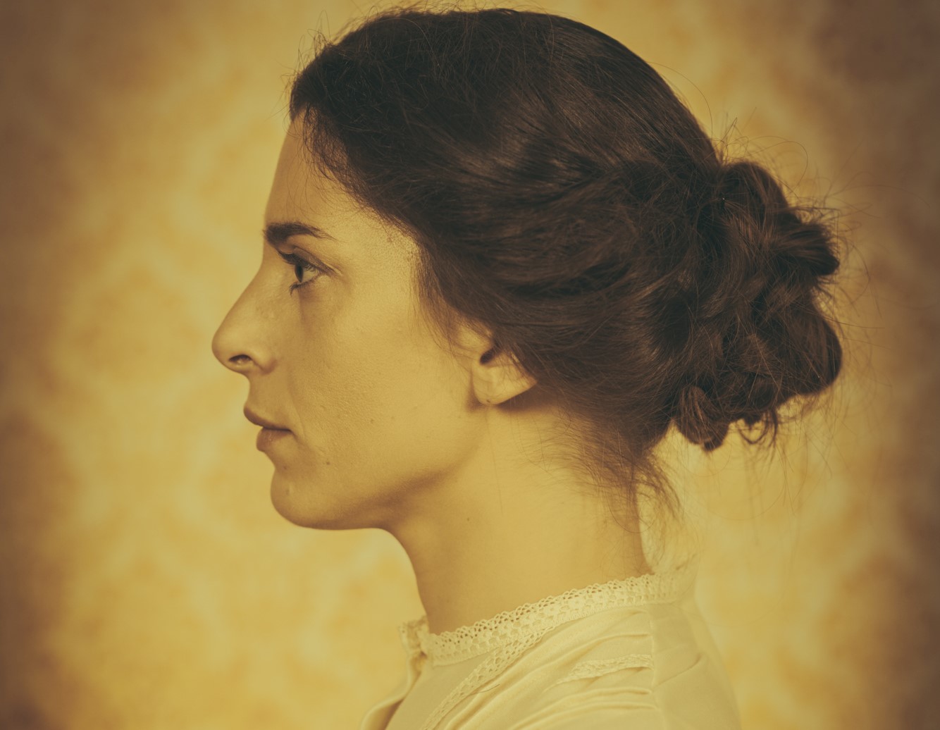 «Η κίτρινη ταπετσαρία» της Σάρλοτ Πέρκινς Γκίλμαν στο θέατρο Αιγαία