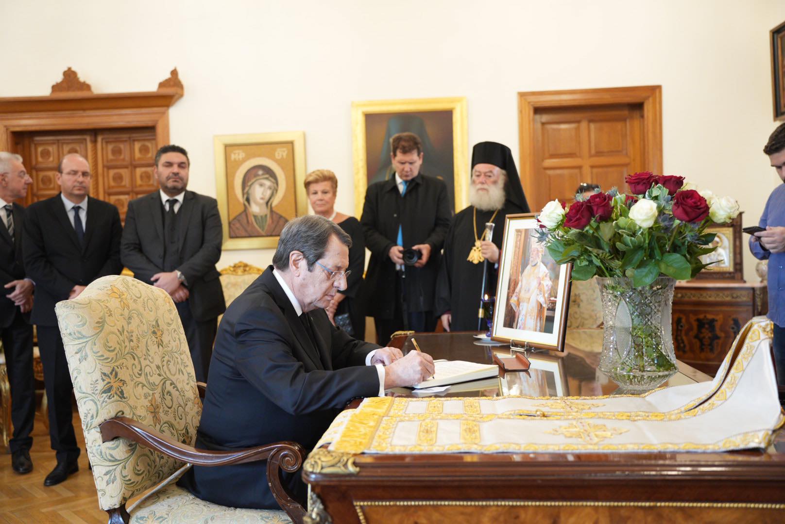 "Αποχαιρετούμε τον άδολο πατριώτη, έναν σεβαστό φίλο και συνοδοιπόρο"