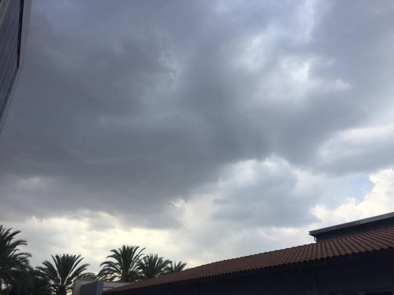 Συννεφιά και μεμονωμένες βροχές στο σημερινό «μενού» του καιρού