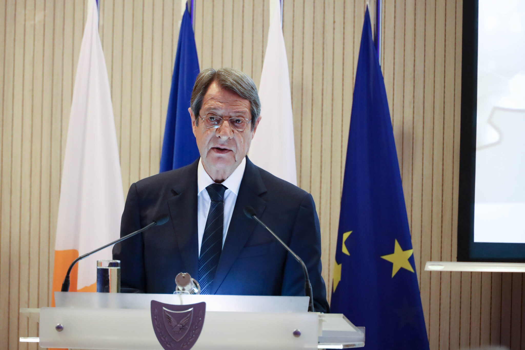 Καλεί διεθνή παράγοντα και ΕΕ να παρέμβουν για επανέναρξη διαλόγου ο ΠτΔ