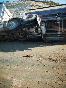 Ανατράπηκε φορτηγό και έκλεισαν εξόδοι στο  highway Λεμεσού-Λευκωσίας