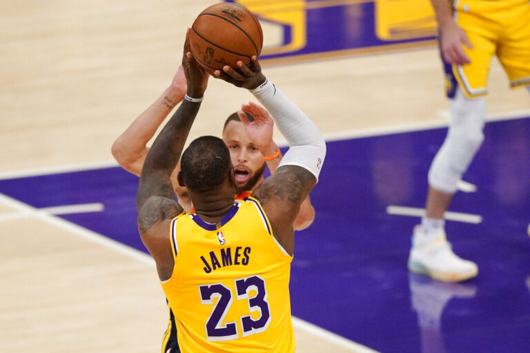 Λαμπρός Λεμπρόν οδήγησε τους Λέικερς